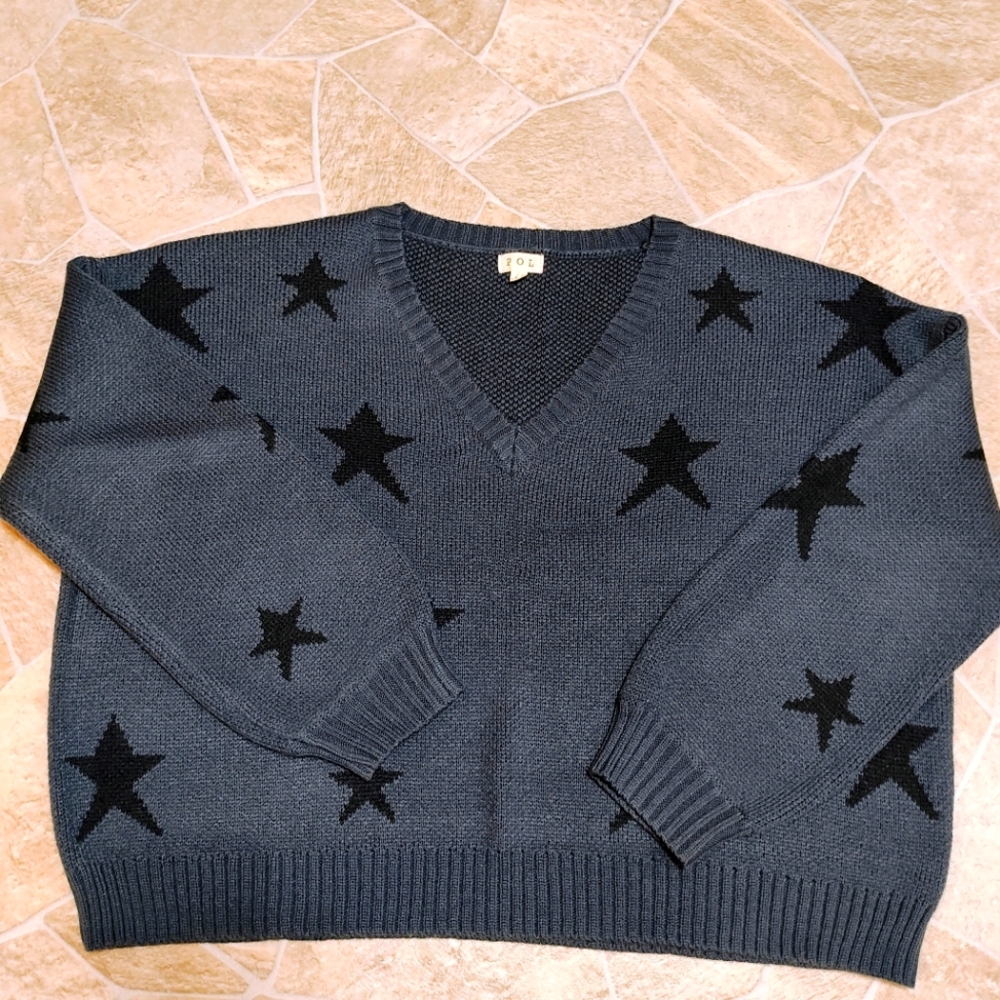 POL star sweater, blue w stars size med